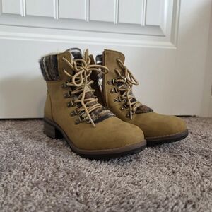 Khombu Luna Women's Tan Ankle Boots